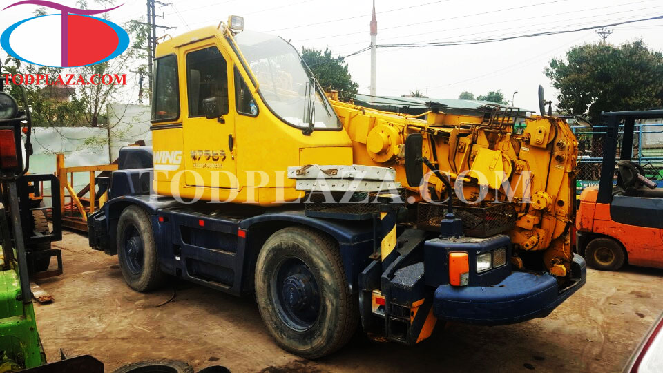 Cẩu bánh lốp 10 tấn