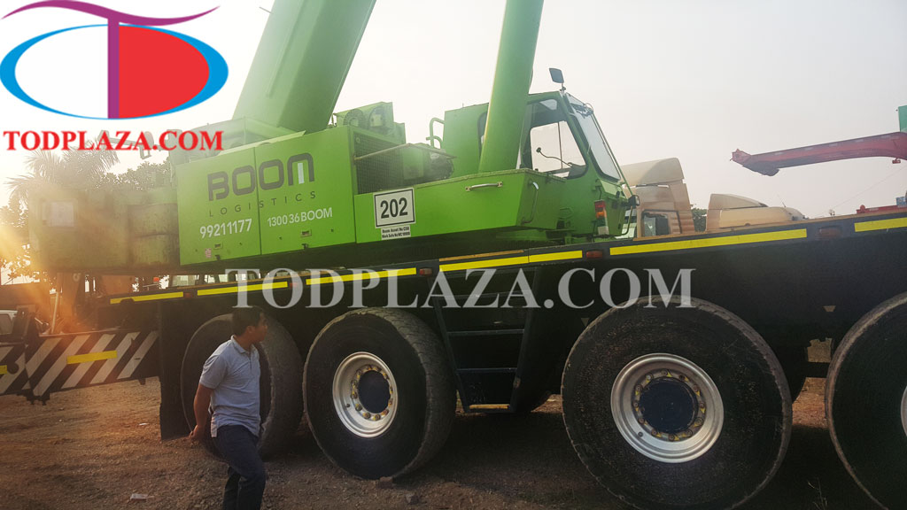 Cẩu bánh lốp 60 tấn