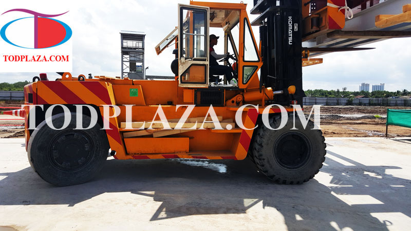 Xe nâng hàng KOMATSU 20 tấn
