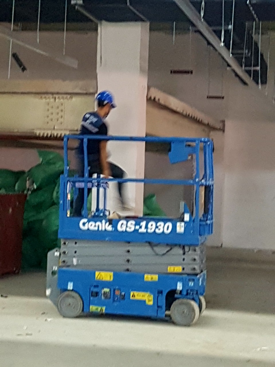 Xe nâng người 6m sàn-8m làm việc