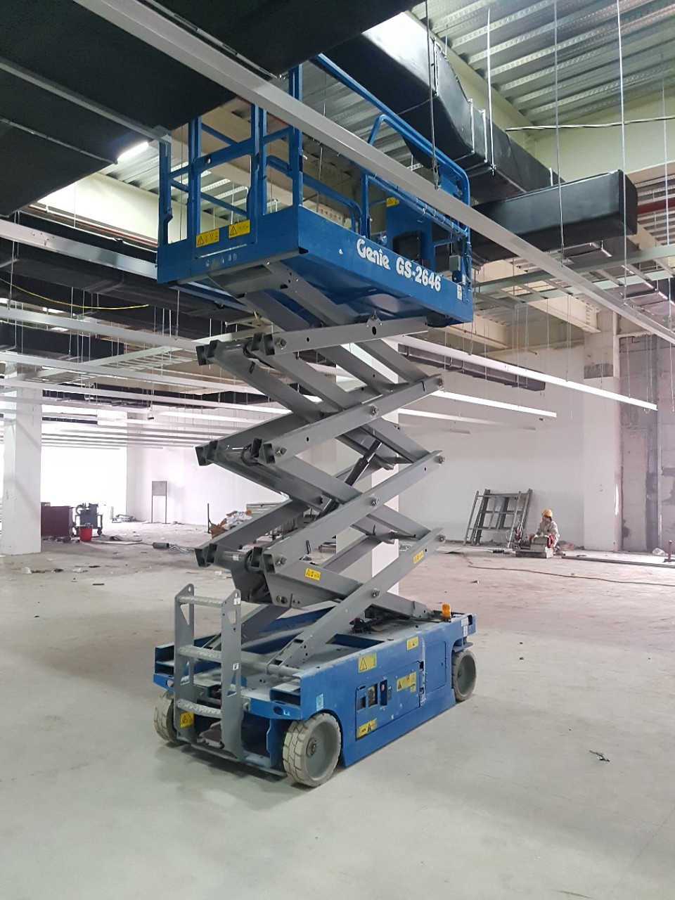 xe nang nguoi 8m sàn – 10m làm việc