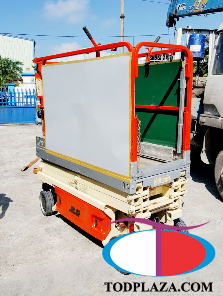 Xe nâng người cắt kéo JLG Scissor Lift 1930ES 8m
