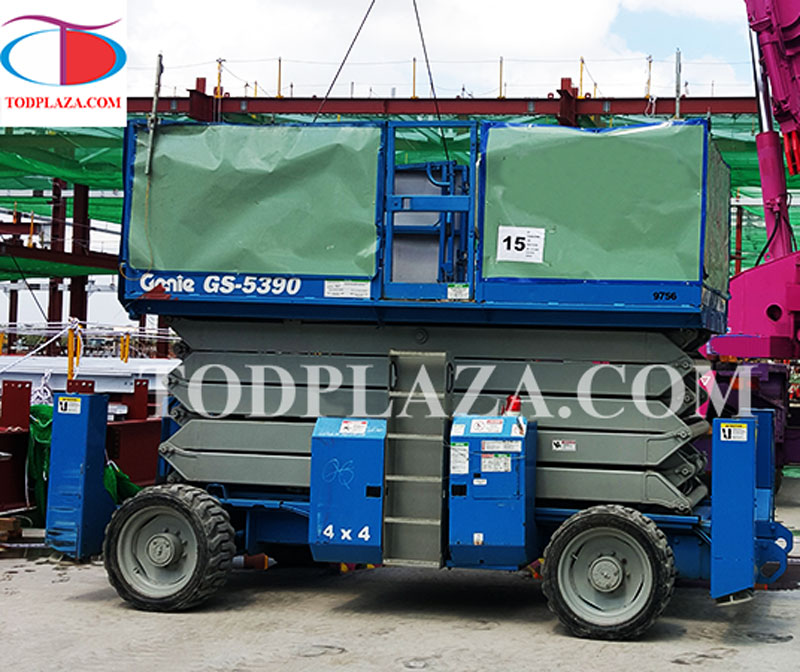 Xe nâng người cắt kéo Genie Scissor Lift GS 5390 18m